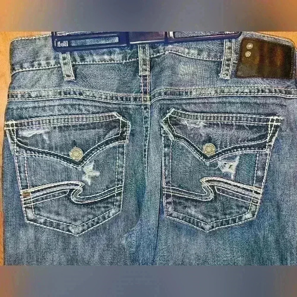 Silver Jeans Co Men's jeans size 36waist, length‎ hemmed,  distressed, dark wash - Picture 3 of 9